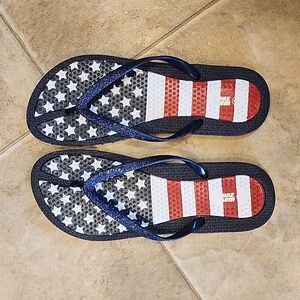 Wave zone flag flip flops size 8